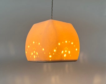 Spetskub, Hängande lampa