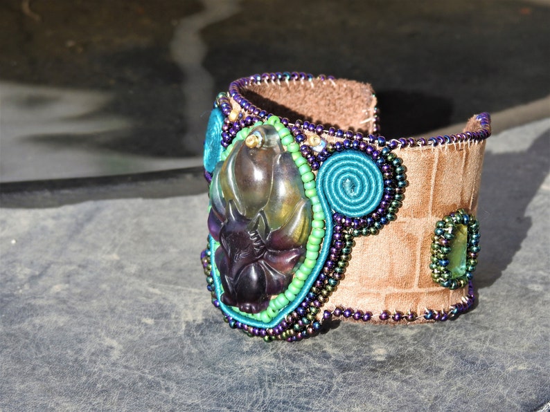 Fox embroidered bracelet in Fluorite 46 / 30mm back suede image 3