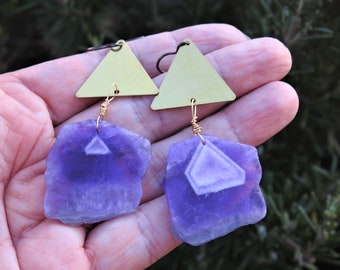 Hook earrings in niobium Amethyst slices of 31 / 29mm "Visit another world"