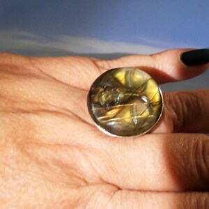 Adjustable 925 silver ring with a sculpted Labradorite cabochon Buddha 25mm image 8