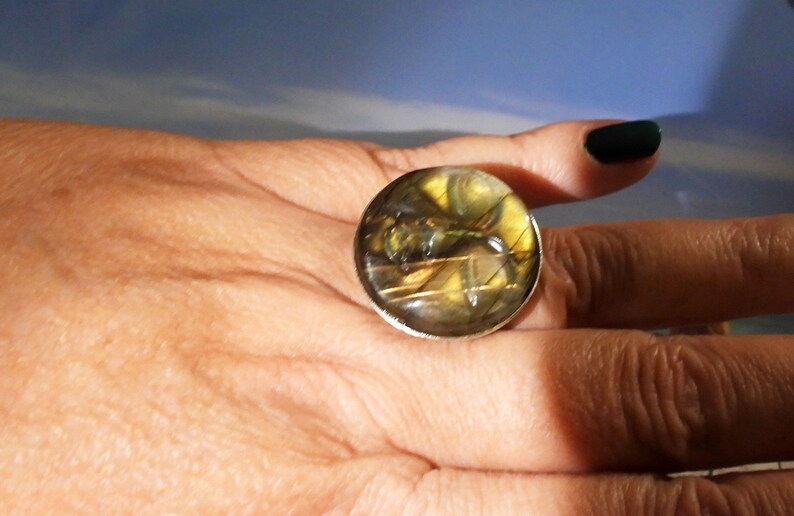 Adjustable 925 silver ring with a sculpted Labradorite cabochon Buddha 25mm image 8