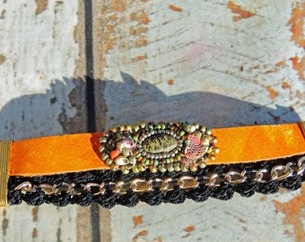 Manschettenarmband mit Jaspis-Spitzenstickerei