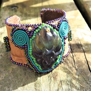 Fox embroidered bracelet in Fluorite 46 / 30mm back suede image 7