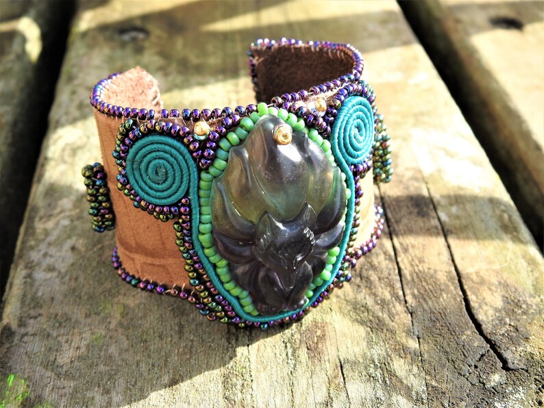 Fox embroidered bracelet in Fluorite 46 / 30mm back suede image 7