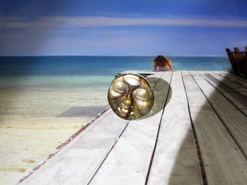 Adjustable 925 silver ring with a sculpted Labradorite cabochon Buddha 25mm image 4