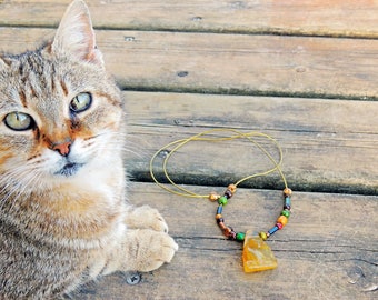 Collana di opale grezzo intagliato perline etniche ceche di gatto