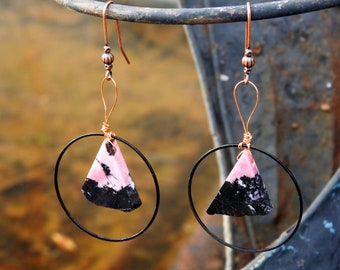 Earrings brass hooks Rhodonite 24 / 21mm and black oxidized brass circles