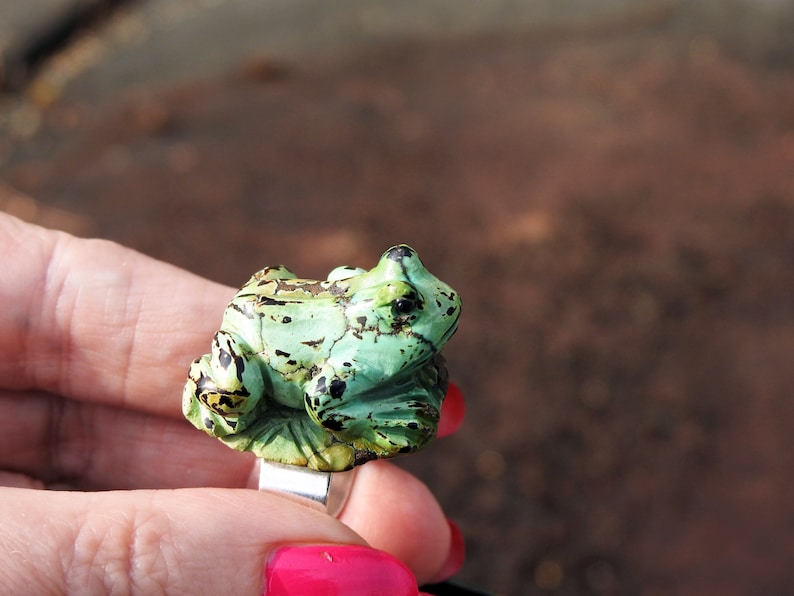 Bague ajustable en argent 925 grenouille sculptée dans une magnifique turquoise de 28/28mm image 1