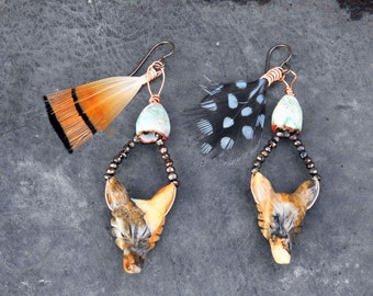 Boucles d'oreilles crochets Niobium Loups de Namibie en Amazonites plumes et céramiques créateur