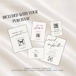Puede incluir: Un conjunto de cinco plantillas de boda sobre un fondo crema. Las plantillas incluyen invitaciones, tarjetas RSVP y men&uacute;s. Cada tarjeta presenta una caligraf&iacute;a elegante y c&oacute;digos QR. El texto incluye "Take Your Seat" y "Scan Here".
