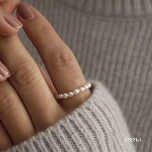 Zarter Elastischer Perlenring, Stapelbare Ring, Minimalistisches Süßwasserperlen