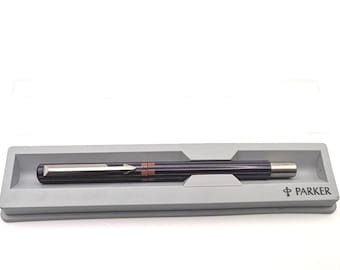 Pluma estilográfica Parker Vector vintage – Cuerpo a rayas azules y rojas – Fabricada en el Reino Unido en 1990 – En caja
