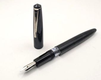 Pluma estilográfica Conway Stewart Smoothline de la década de 1960 – Plumín de acero mediano – Convertidor de cartuchos – Fabricada en el Reino Unido – Mediados de siglo