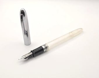Pluma estilográfica Sheaffer S, década de 1960, cuerpo transparente y capuchón cromado, EE. UU.