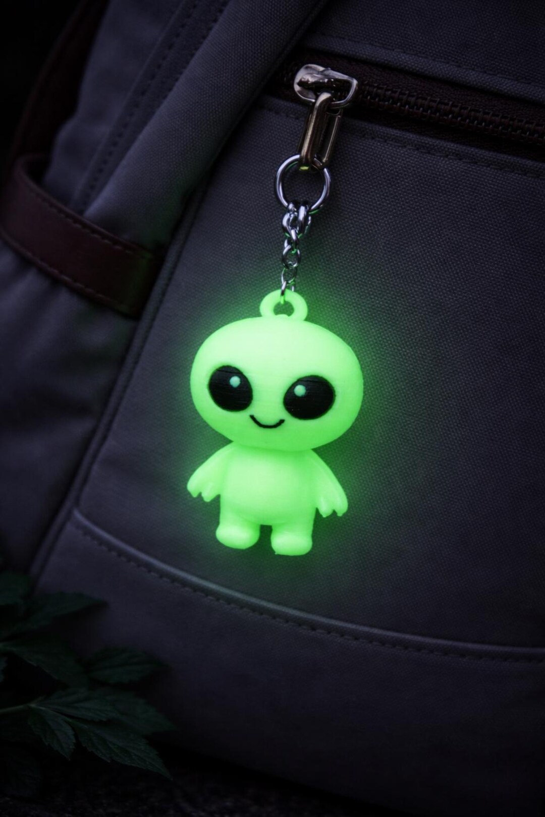 Alien Keychain / 3D Print in Neon Green / Glows in the Dark / Gift Idea ...