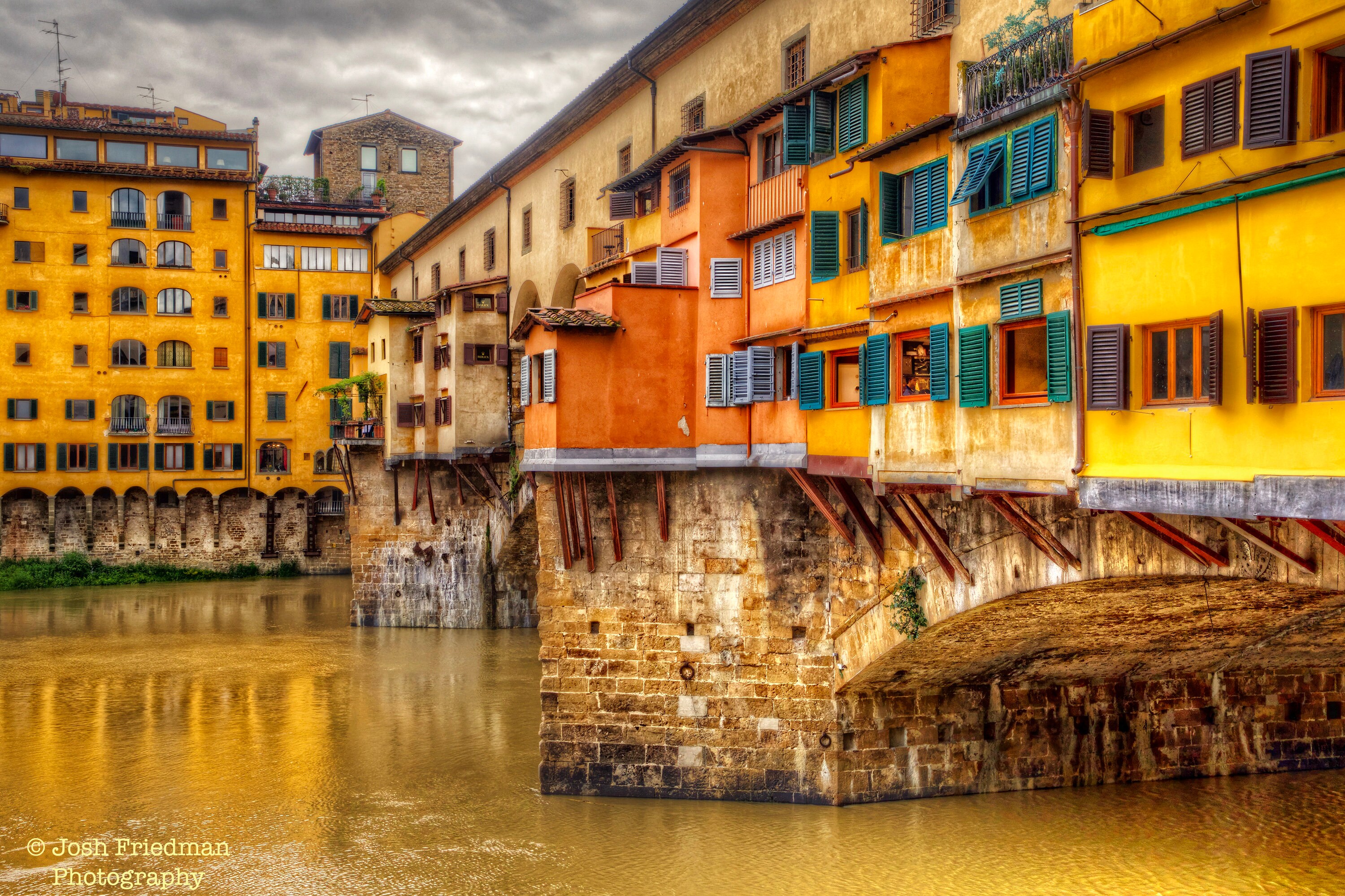 ヴェッキオ橋 フィレンツェ イタリア 写真 窓 シャッター アルノ川