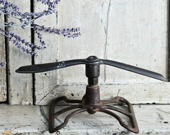 Arroseur d'eau vintage en laiton et en fonte, arroseur Armstrong Aero-Mist pour pelouse et jardin