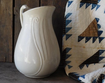 Pichet à eau ancien en grès blanc, pichet à laver de ferme de campagne, pichet en poterie blanche