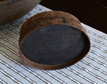 Tamis Antique en Bois Courbé avec Grille