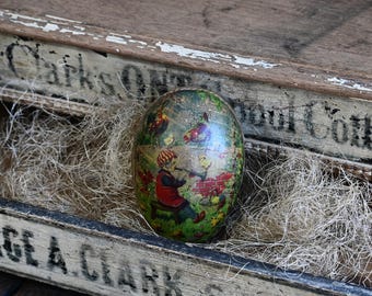 Boîte à bonbons pour oeufs de Pâques en papier mâché antique, Allemagne, garçon jouant du cor avec des poules, 4,25 pouces