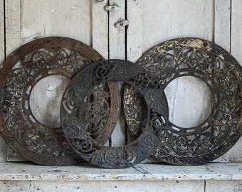 Grilles de collier de tuyau de poêle rondes architecturales anciennes en fonte de récupération, couvercle de conduit de cheminée