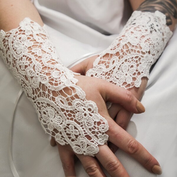 Antique white floral lace bridal arm warmers, Light ivory corset style laced wedding gloves