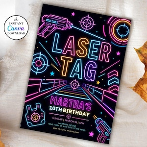 Pode incluir: Convite para festa de laser tag preto com gráficos em rosa neon, azul e amarelo. O convite apresenta armas laser, alvos e o texto "LASER TAG" em letras grandes. Também inclui detalhes da festa para o 10º aniversário de Martha.