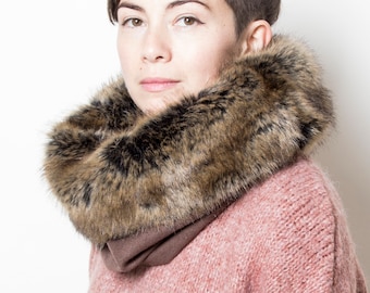 NEW~MODERN /"FUN FUR/" SNOOD IN PINK,CREAM AND BLACK A GREAT ACCESSORY !