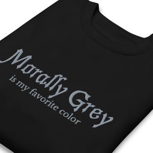 Sudadera de cuello redondo bordada Morally Grey / Sudadera Bookish