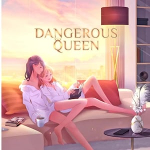 Puede incluir: Ilustración de dos personas sentadas en un sofá, una leyendo un libro. La imagen muestra el texto "DANGEROUS QUEEN" en dorado. La escena está ambientada en una habitación con vista a la puesta de sol y una lámpara de pie.
