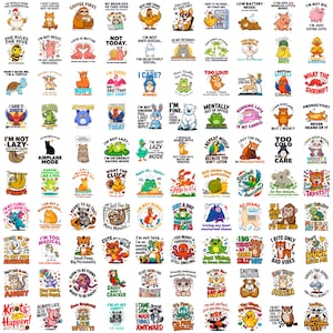Op de afbeelding: Een verzameling van 100 individuele vierkante stickers met kleurrijke cartoon-dieren en humoristische teksten. Elke sticker toont een uniek personage, waaronder luiaards, kikkers, katten en vogels, vergezeld van geestige zinnen zoals I'm not lazy, I'm on energy saving mode en I'm just extra cute.
