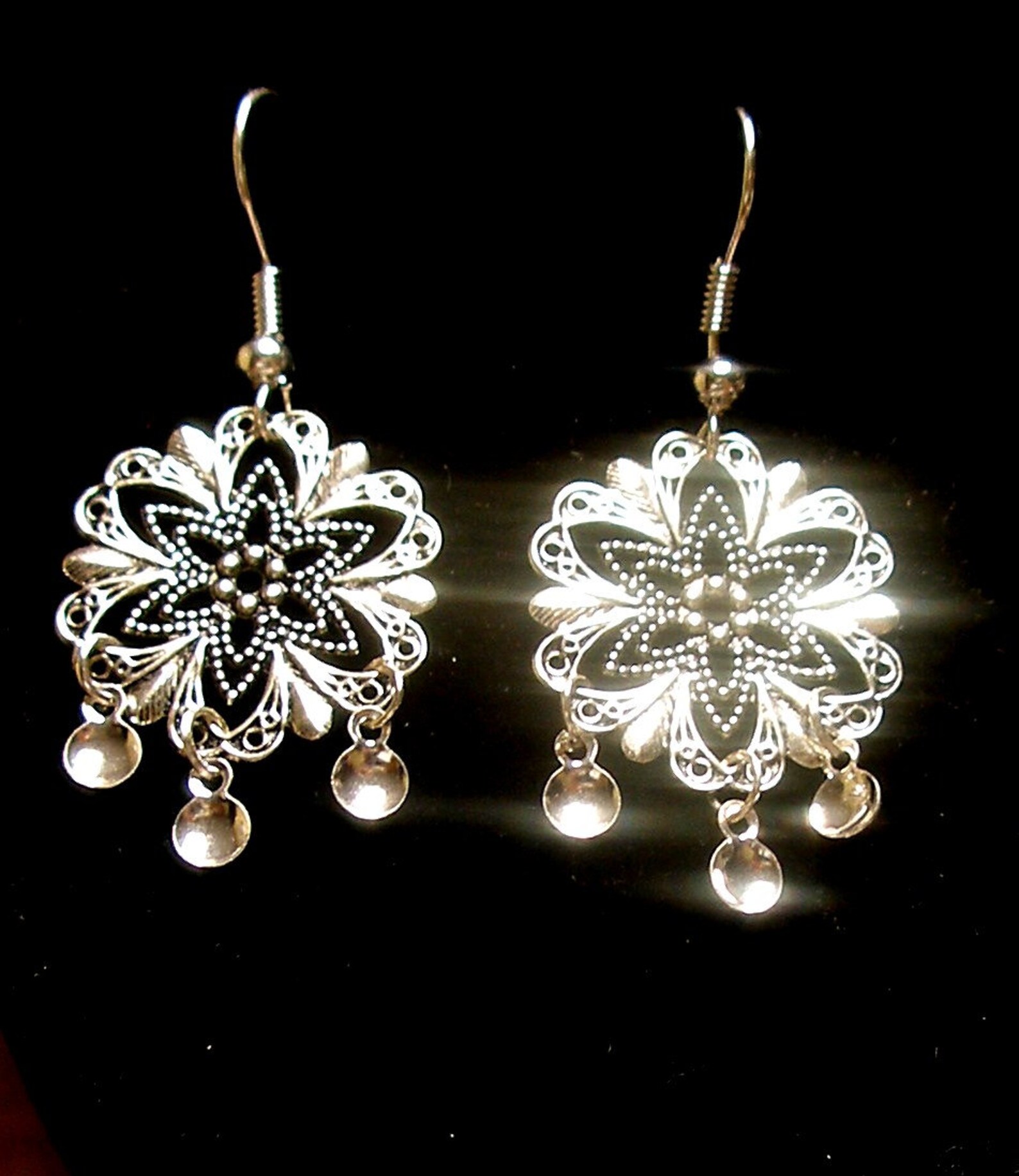 Lene - Antique Silver Plated Round Snowflake Filigree Traditional ...