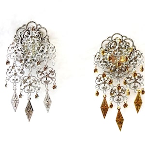 Marte - Lovely Traditional Norwegian Sølje Style Silver Plated Filigree Bunad Brooch Pin with Gold or Silver Drops