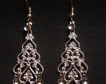 Norah - Traditional Norwegian Filigree Sølje Style Earrings with Silver Drops