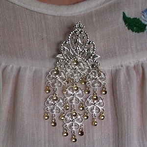 Ingebjorg - Lovely Traditional Norwegian Sølje Style Silver Plated Filigree Crown and Heart Bunad Brooch Pin with Gold Drops