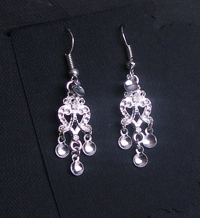 Ingvild Lovely Traditional Norwegian Sølje Style Heart Chandelier Earrings with Silver Drops image 2