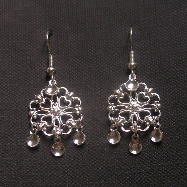 Svana - Traditional Norwegian Filigree Heart Sølje Style Earrings with Silver Drops