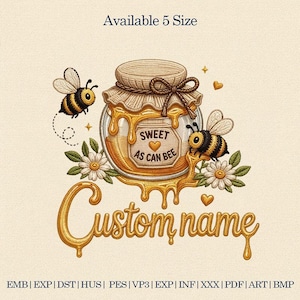 ハチの瓶の刺繍デザイン、Sweet As Can のミツバチの引用句、花のあるミツバチのハチミツポット、サテンステッチのかわいいミツバチのカスタムネームデザイン
