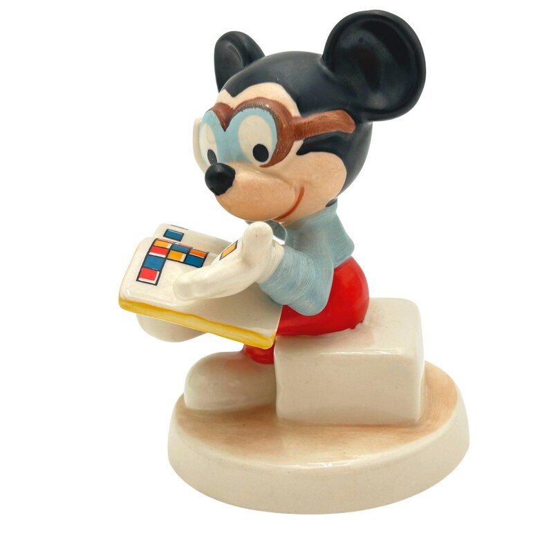 Figura de cerámica vintage de Mickey Mouse Científico de Disney de Goebel de 4 pulgadas, firmada y numerada. imagen 2
