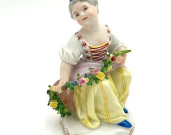 Figurine Augarten vintage en porcelaine peinte à la main, fille assise avec guirlande de fleurs