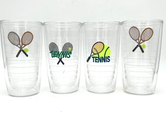 Juego de 4 vasos Tervis Tennis Tumbler aislantes de 473 ml (16 oz) con diseño de raquetas y pelotas.