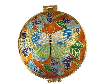 Caja de baratijas vintage de cloisonné esmaltado con mariposa y diseño floral en tonos naranja, azul y dorado.