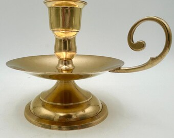 Candelabro de cámara vintage de latón con asa para lámpara, fabricado en India.