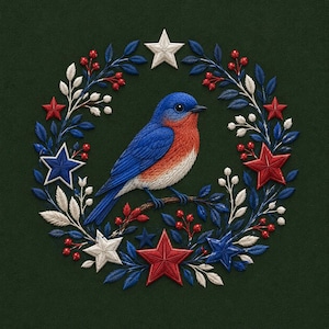Può includere: Un disegno ricamato su sfondo verde scuro raffigurante un uccellino blu con il petto color ruggine appollaiato su un ramo. L'uccello è circondato da una ghirlanda circolare di foglie blu, rametti bianchi, bacche rosse e stelle rosse, bianche e blu.