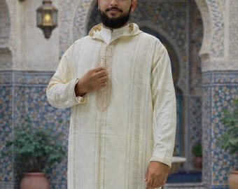 Luxury Moroccan Men’s Djellaba – 2-Piece Set (Djellaba + Qamija) with Hand-Embroidered Randa – Elegant Cream Color