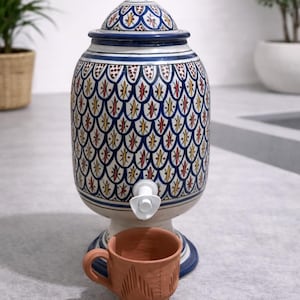 Moroccan Clay Water Dispenser with Tap – Handmade Safi Pottery, Natural Water Filter & Cooler, 5L Terracotta Jug with Cup, Eco-Friendly Gift