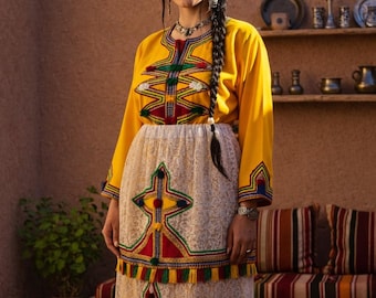 Traditionelles Amazigh-Frauenkleid – Marokkanisches Berber Takchita/Amazigh-Kostüm