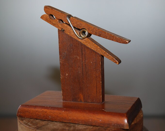 Vintage Wooden Clothes Pin Card Holder Message/ Recipe/ Note Desktop