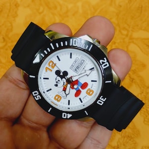Mickey mouse dial - Etsy 日本 MICKEY MOUSE 腕時計 クロノグラフ ピンク