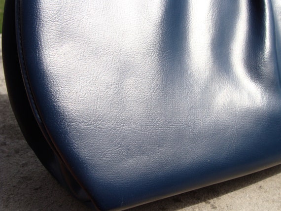Vintage 1970s Navy Blue Handbag Purse Vinyl Faux … - image 8